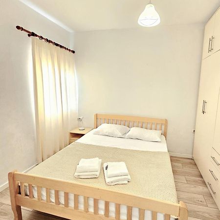 Cozy 1 Bedroom Apartment Near Parks, Cafes & Restaurants Tirana Buitenkant foto