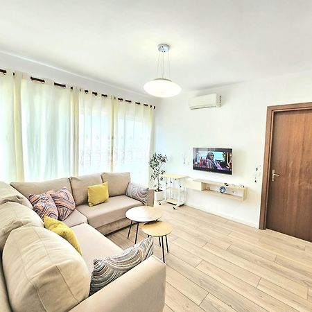 Cozy 1 Bedroom Apartment Near Parks, Cafes & Restaurants Tirana Buitenkant foto