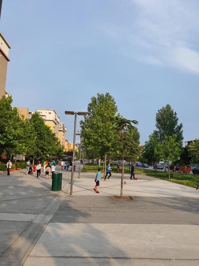 Cozy 1 Bedroom Apartment Near Parks, Cafes & Restaurants Tirana Buitenkant foto