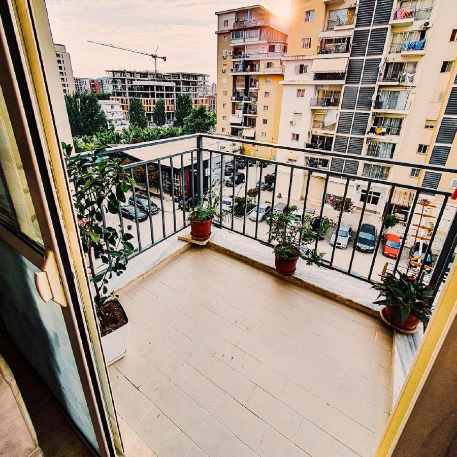 Cozy 1 Bedroom Apartment Near Parks, Cafes & Restaurants Tirana Buitenkant foto