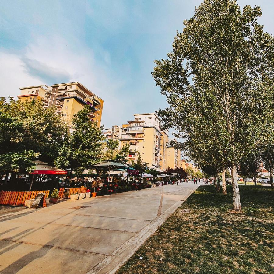 Cozy 1 Bedroom Apartment Near Parks, Cafes & Restaurants Tirana Buitenkant foto