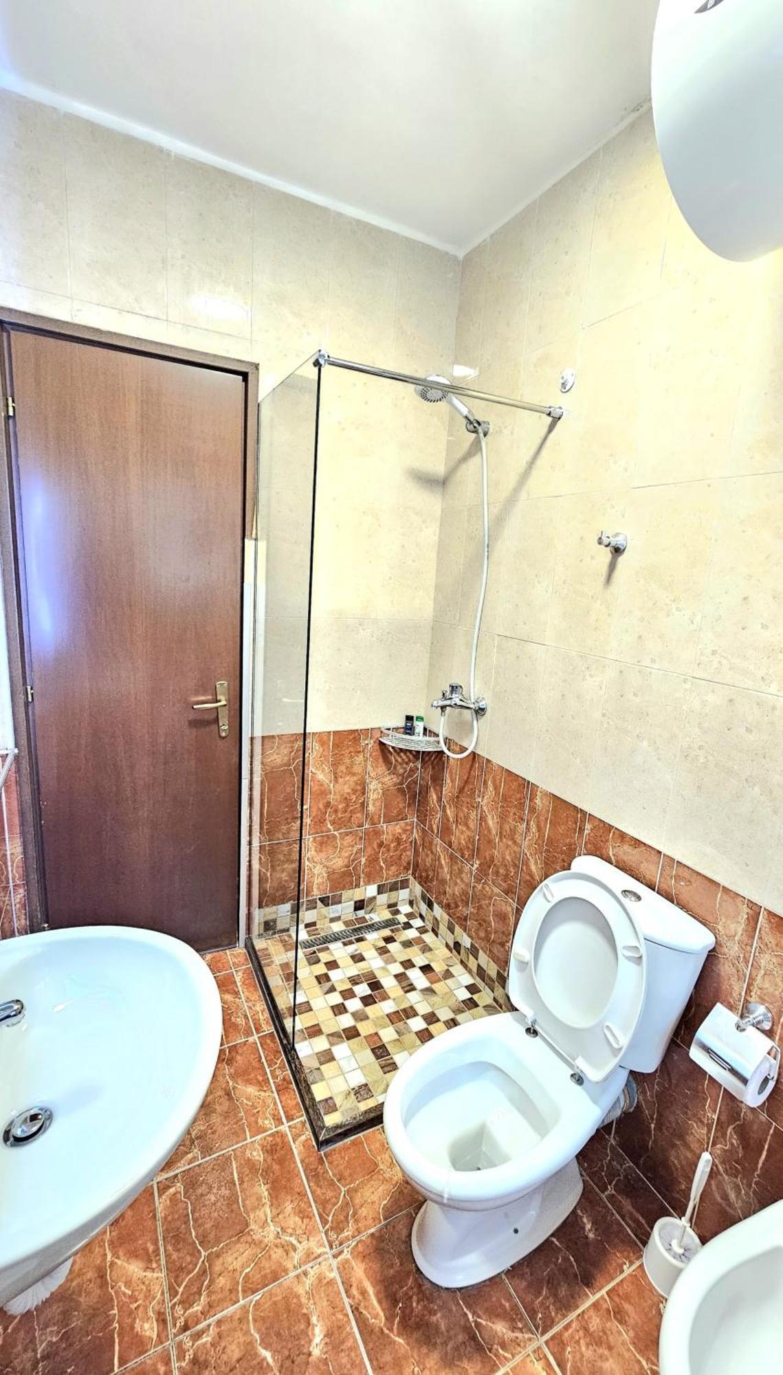 Cozy 1 Bedroom Apartment Near Parks, Cafes & Restaurants Tirana Buitenkant foto